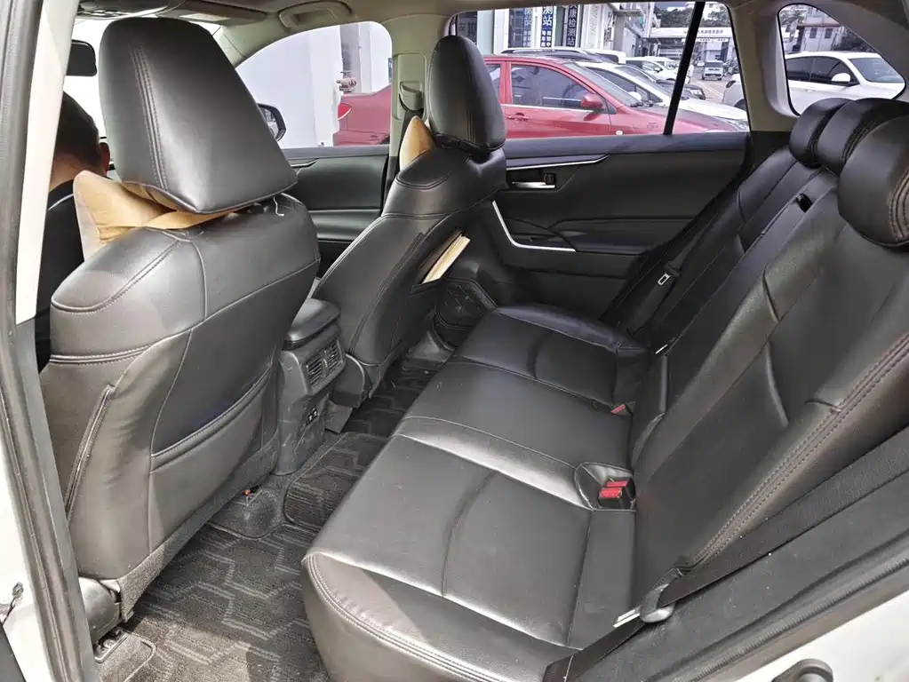 Toyota RAV4 — миниатюра 25