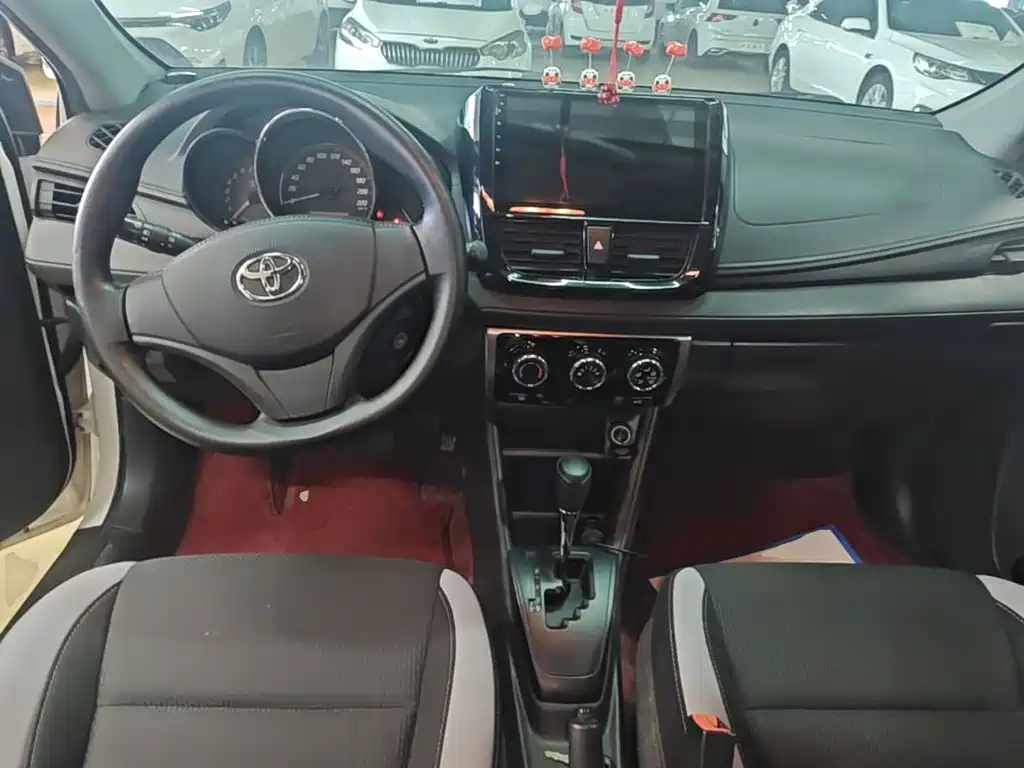 Toyota Yaris L — миниатюра 10