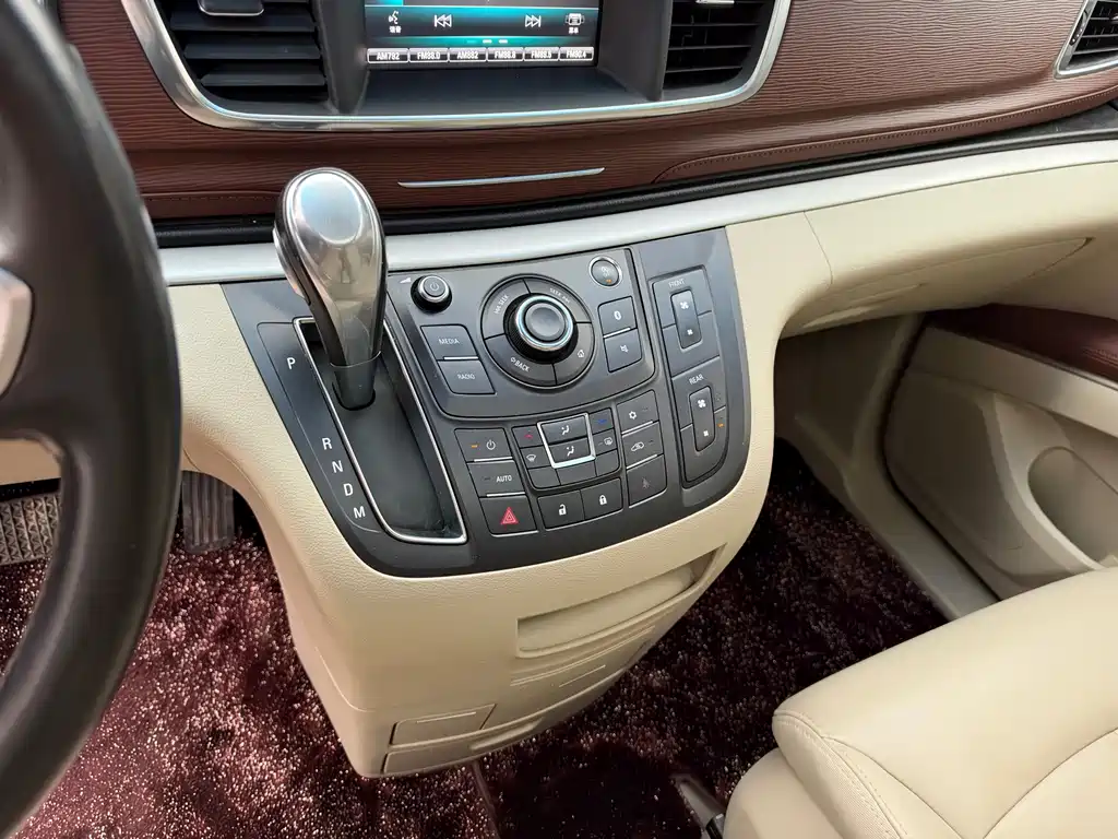 Buick GL8 — миниатюра 8