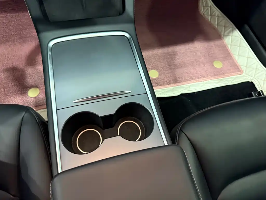Tesla Model 3 — миниатюра 6