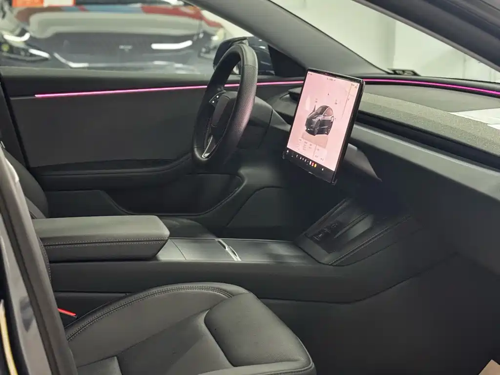 Tesla Model 3 — миниатюра 12