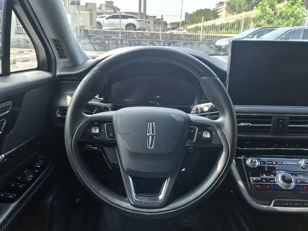 Lincoln Corsair — миниатюра 5