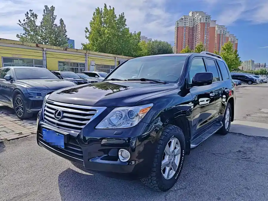 Lexus LX фото 1