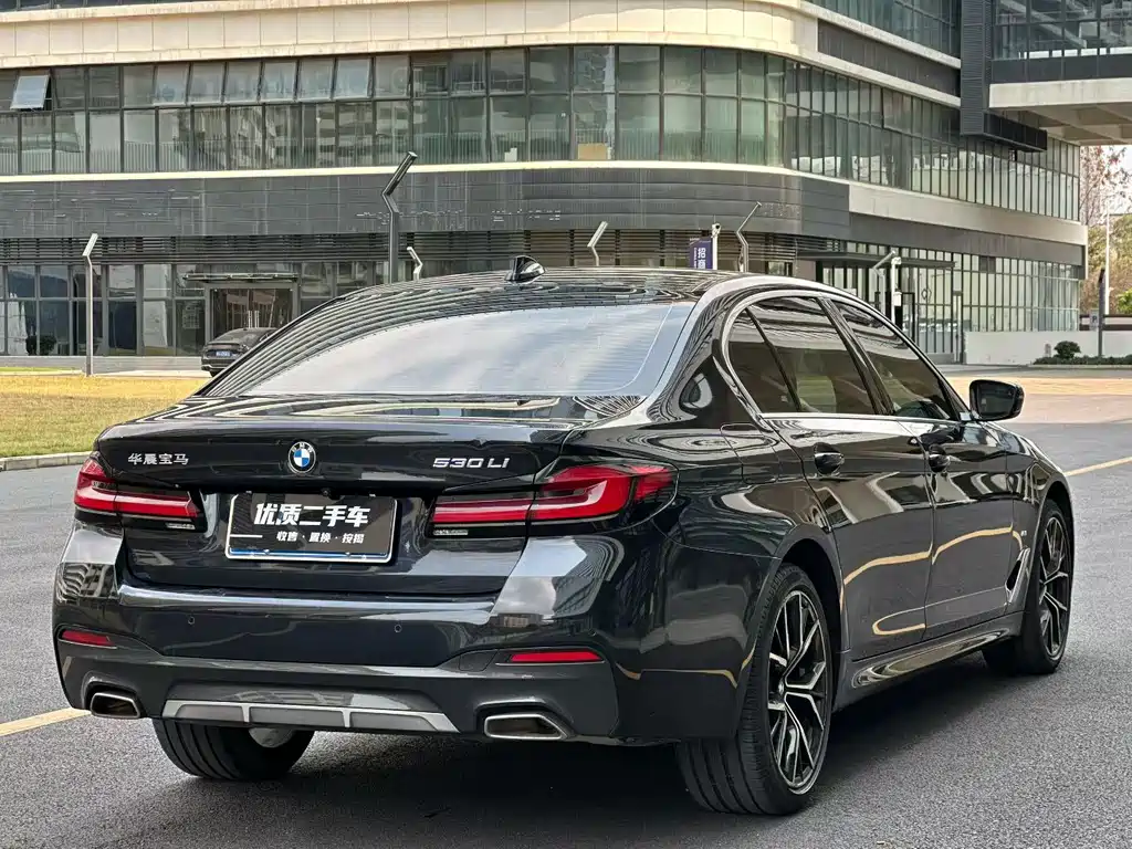 BMW 5 Series — миниатюра 7