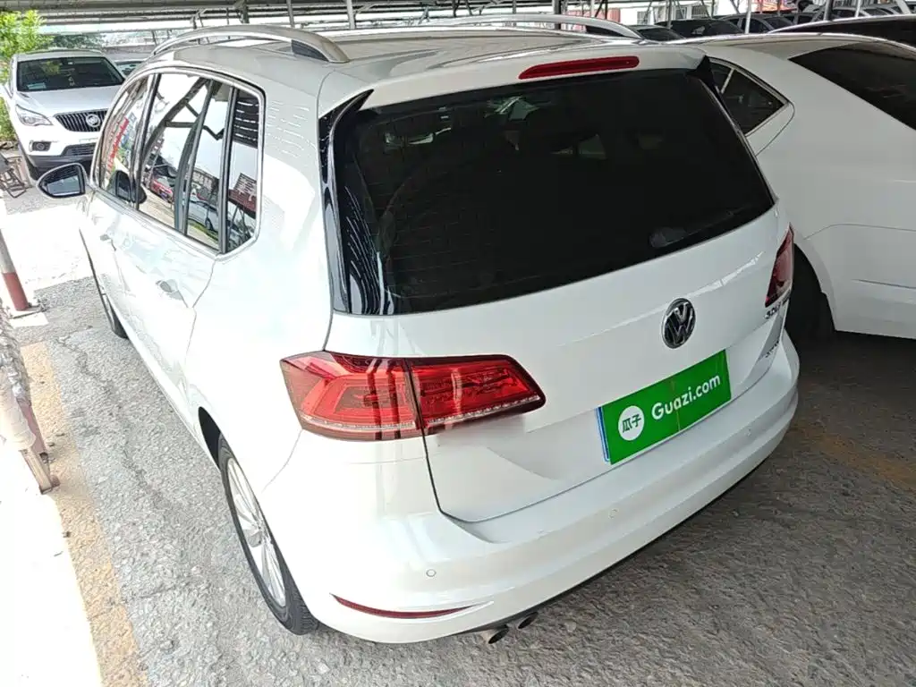 Volkswagen Golf · 2018 230TSI AT
