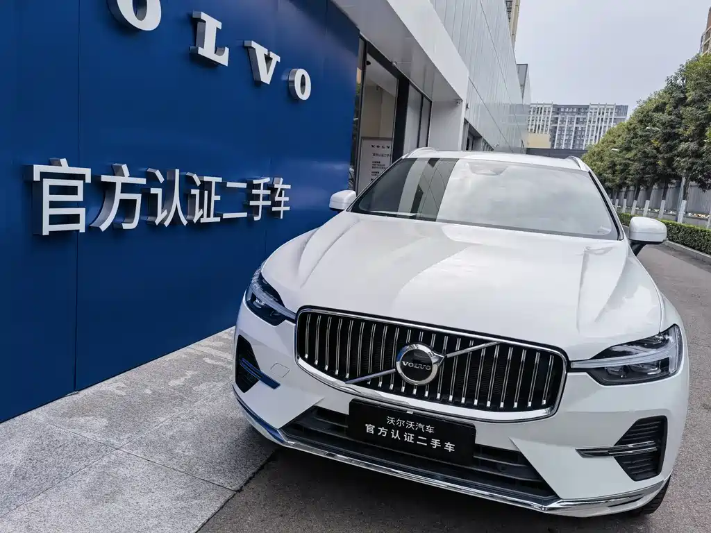 Volvo XC60 2024 B5 Luxury