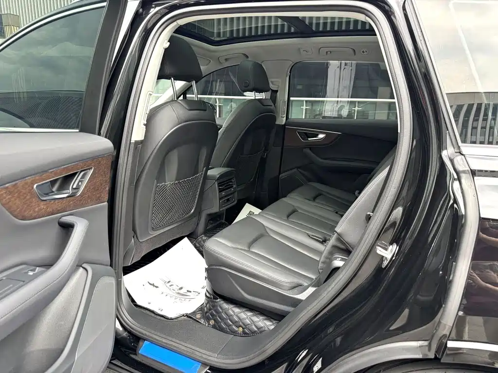 Audi Q7 2023 45 TFSI quattro S line Sport