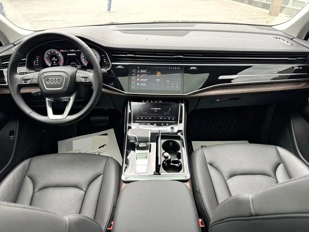 Audi Q7 2023 45 TFSI quattro S line Sport