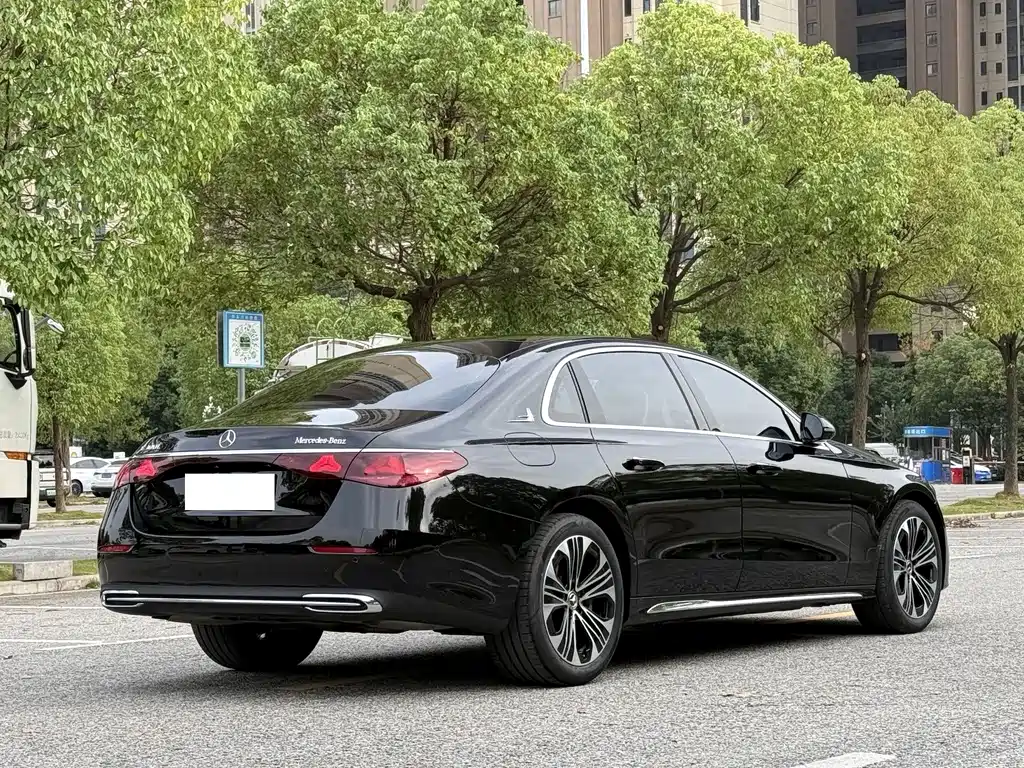 Mercedes-Benz E-Class — миниатюра 4
