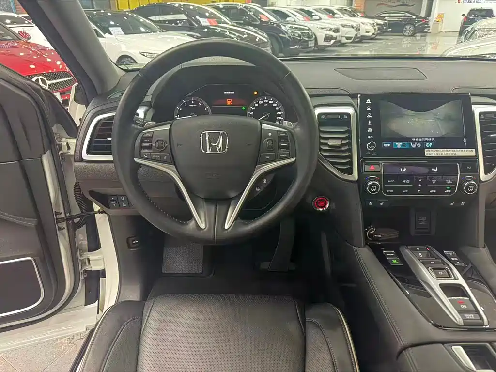 HONDA UR V