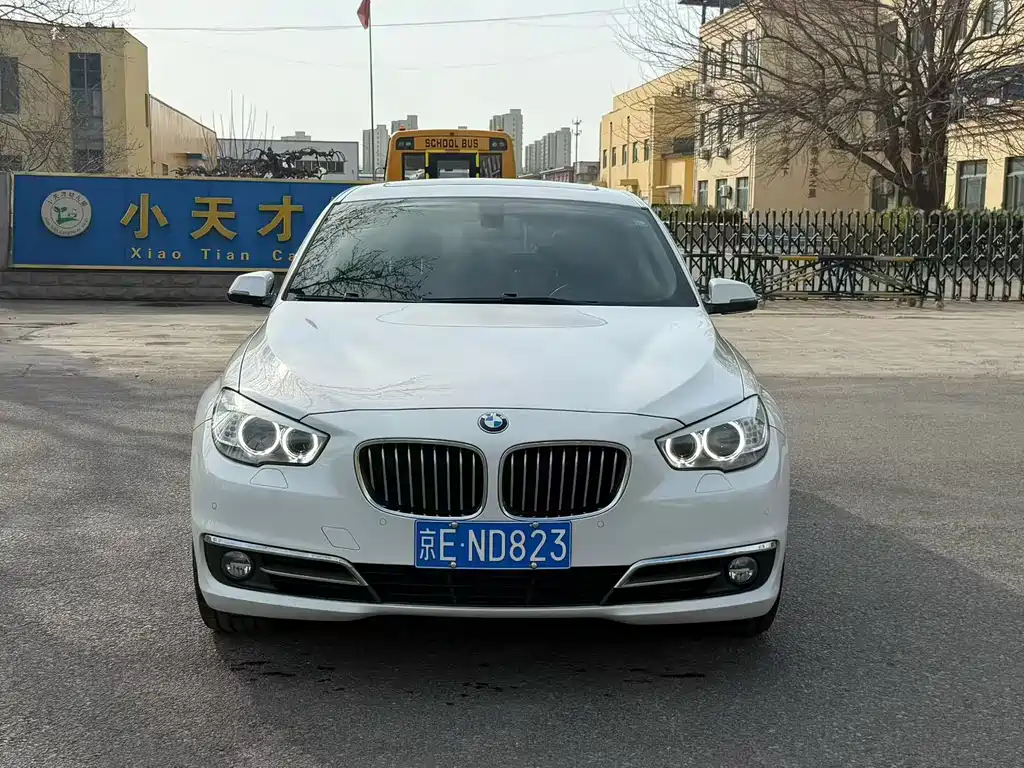 BMW 5 Series GT 5 GT 2017 528i Lead