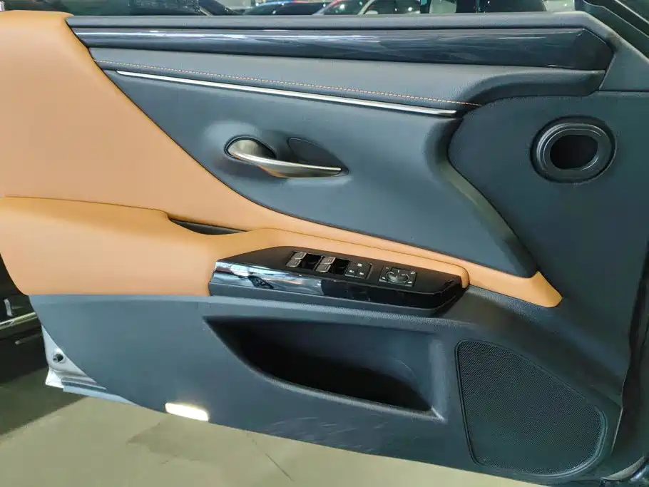 Lexus ES — миниатюра 7