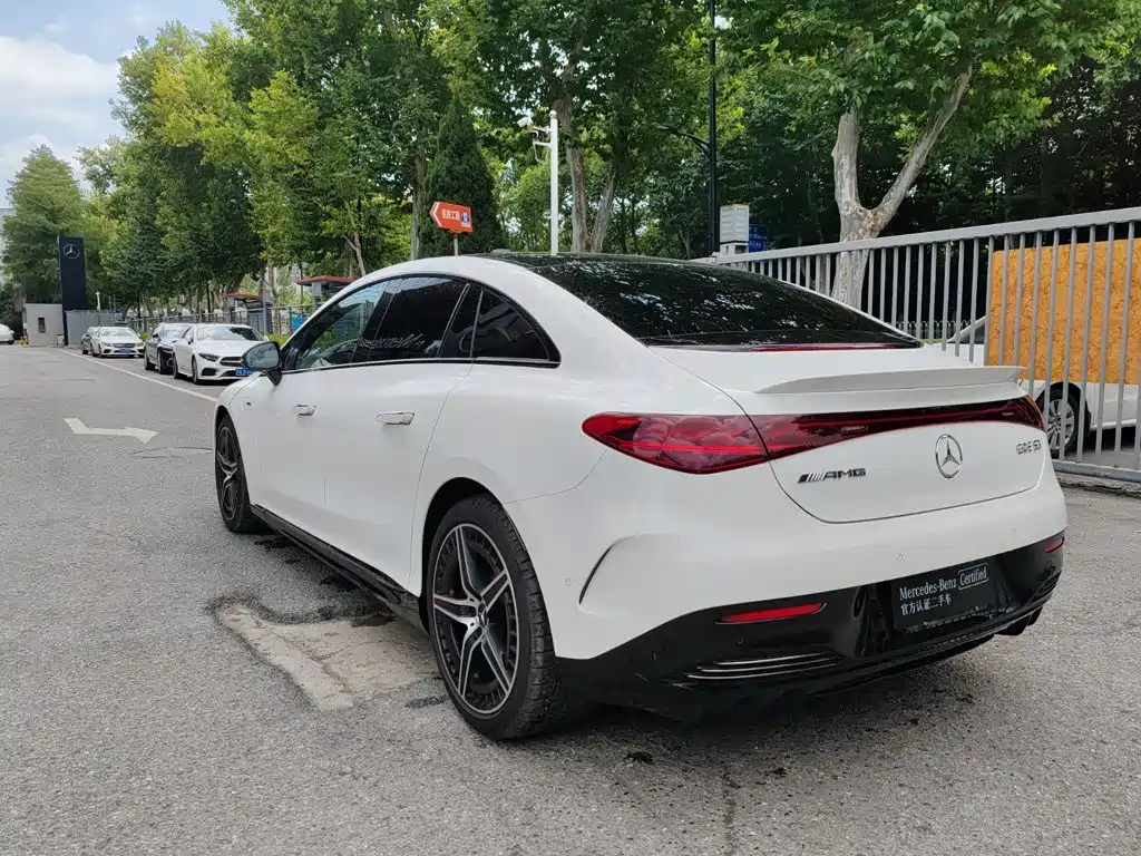 Mercedes-Benz EQE AMG — миниатюра 15