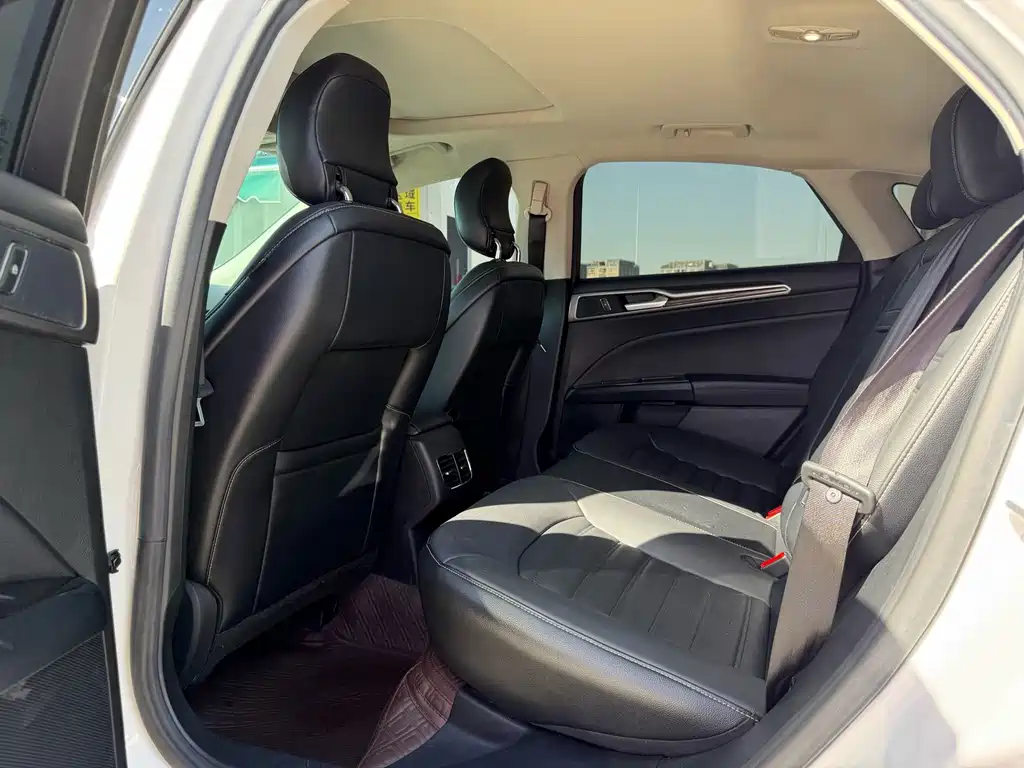 Ford Mondeo — миниатюра 8