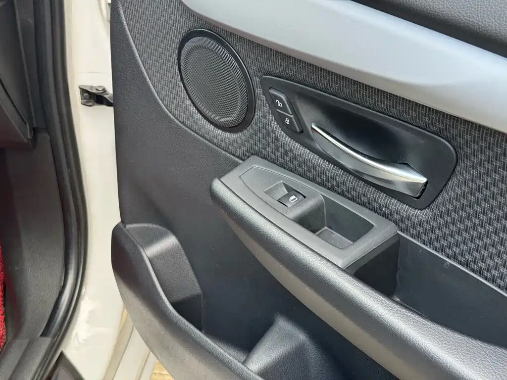BMW 2 Series Active Tourer — миниатюра 9