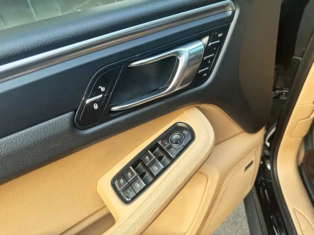 Porsche Macan — миниатюра 10