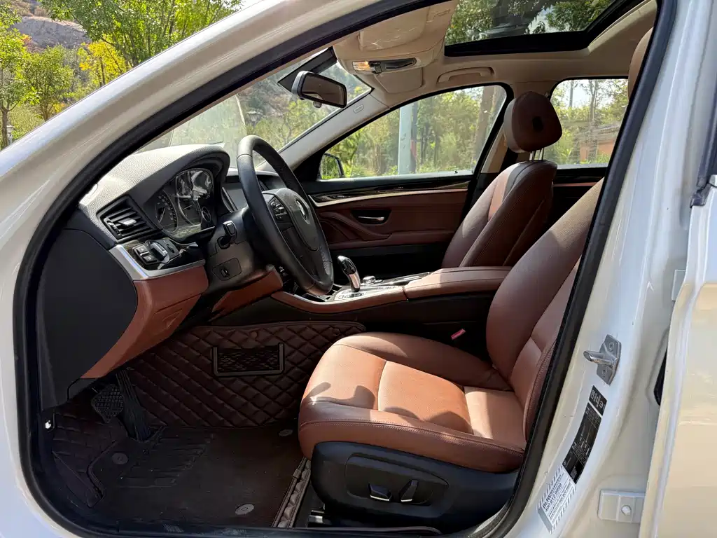 BMW 5 Series — миниатюра 4