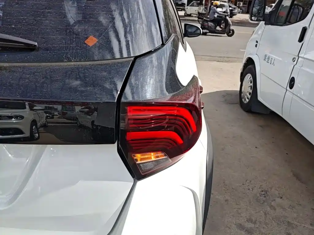 Toyota Yaris L — миниатюра 8