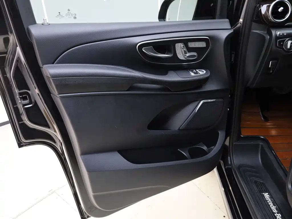 MERCEDES-BENZ V CLASS