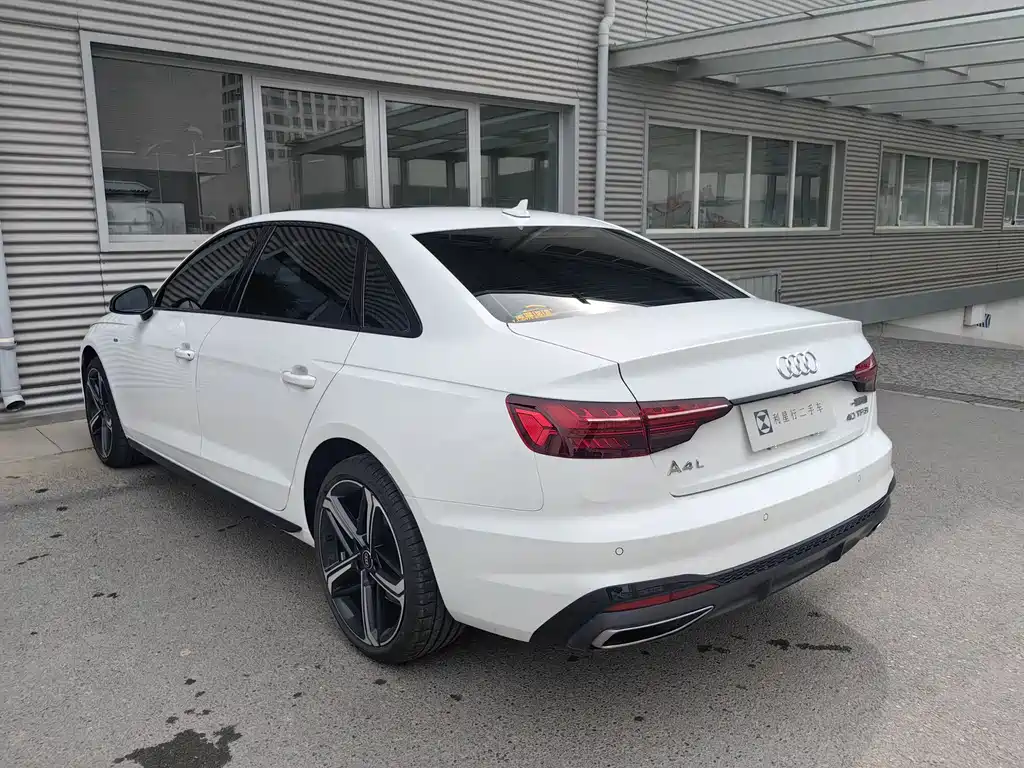 Audi A4L 2024 40 TFSI Luxury
