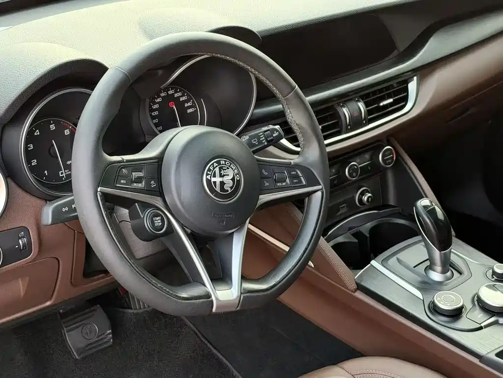 Alfa Romeo Stelvio — миниатюра 8