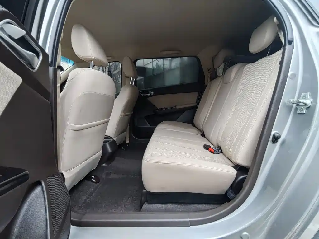 Baojun 310W — миниатюра 8