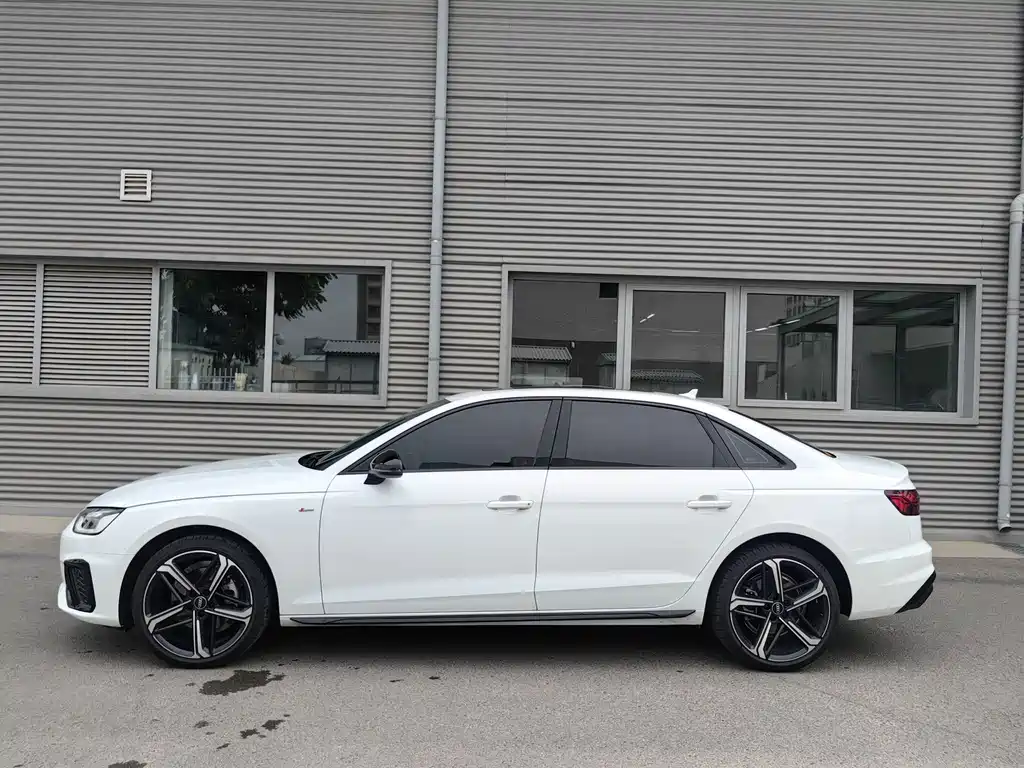 Audi A4L 2024 40 TFSI Luxury