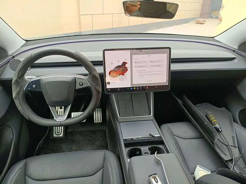 Tesla Model Y — миниатюра 8