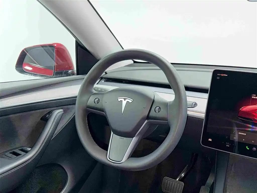 Tesla Model Y — миниатюра 7