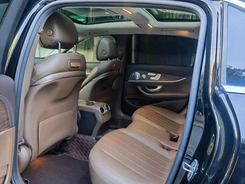Mercedes-Benz E-Class — миниатюра 5