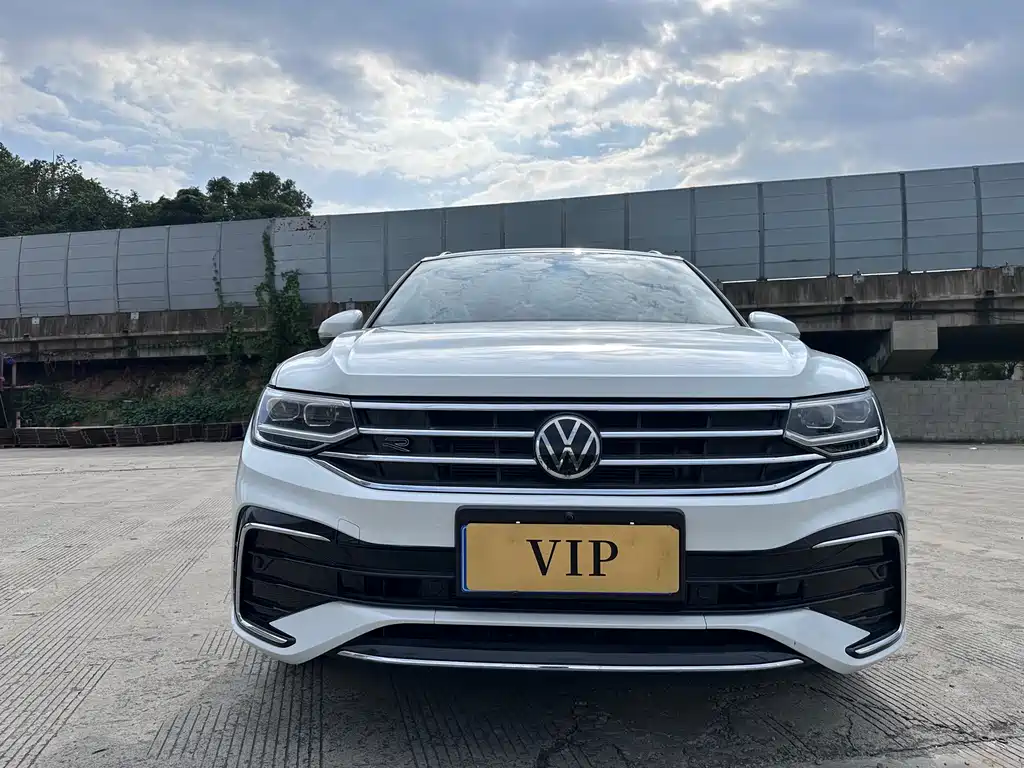 Volkswagen Tiguan L — миниатюра 2
