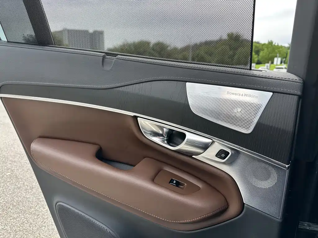 Volvo XC90 — миниатюра 24