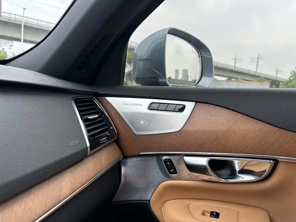 Volvo XC90 — миниатюра 23