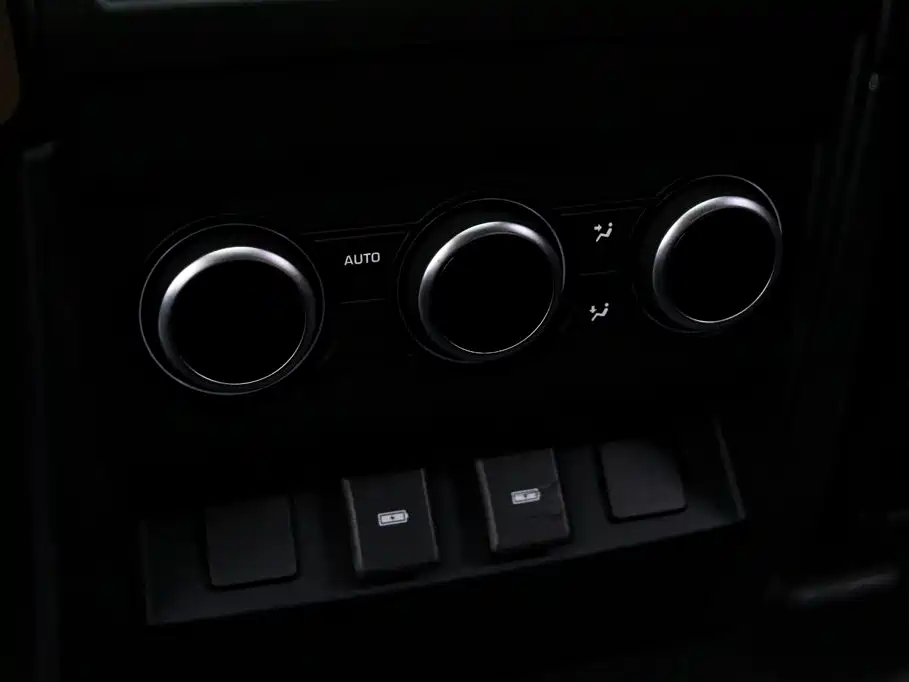 Land Rover Defender — миниатюра 17
