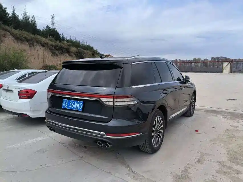 Lincoln Aviator — миниатюра 5