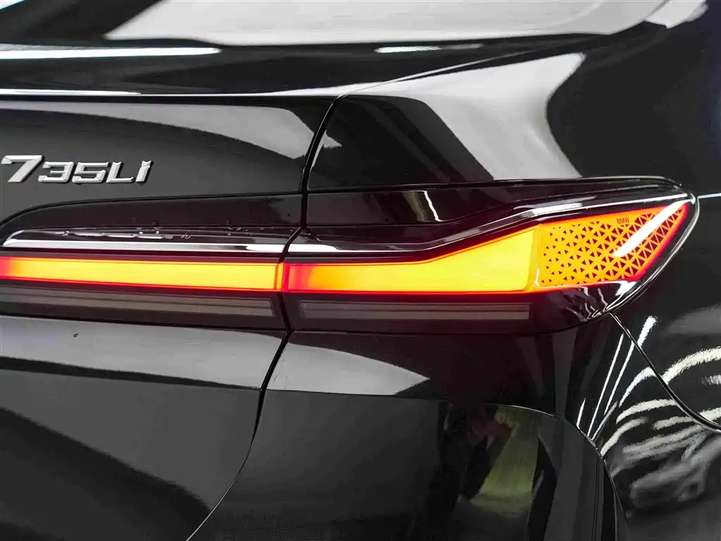 BMW 7 Series — миниатюра 13