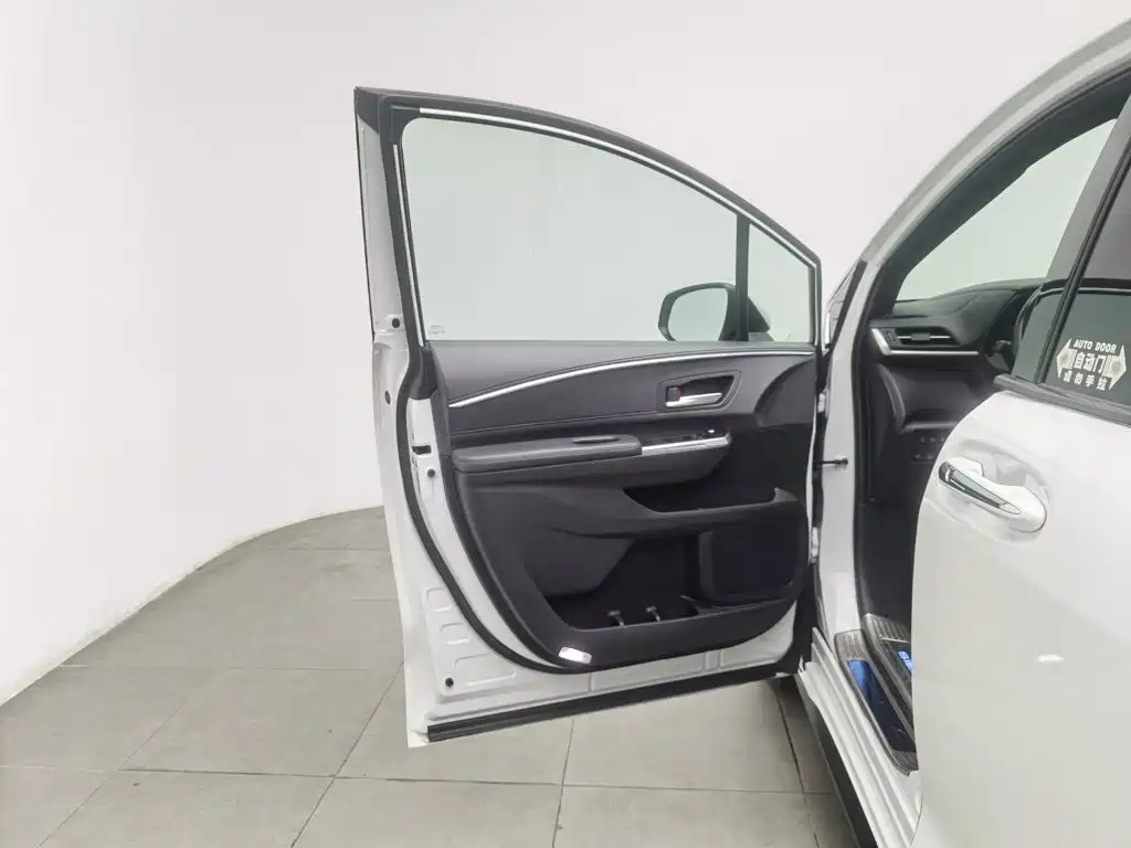 Toyota Sienna — миниатюра 8