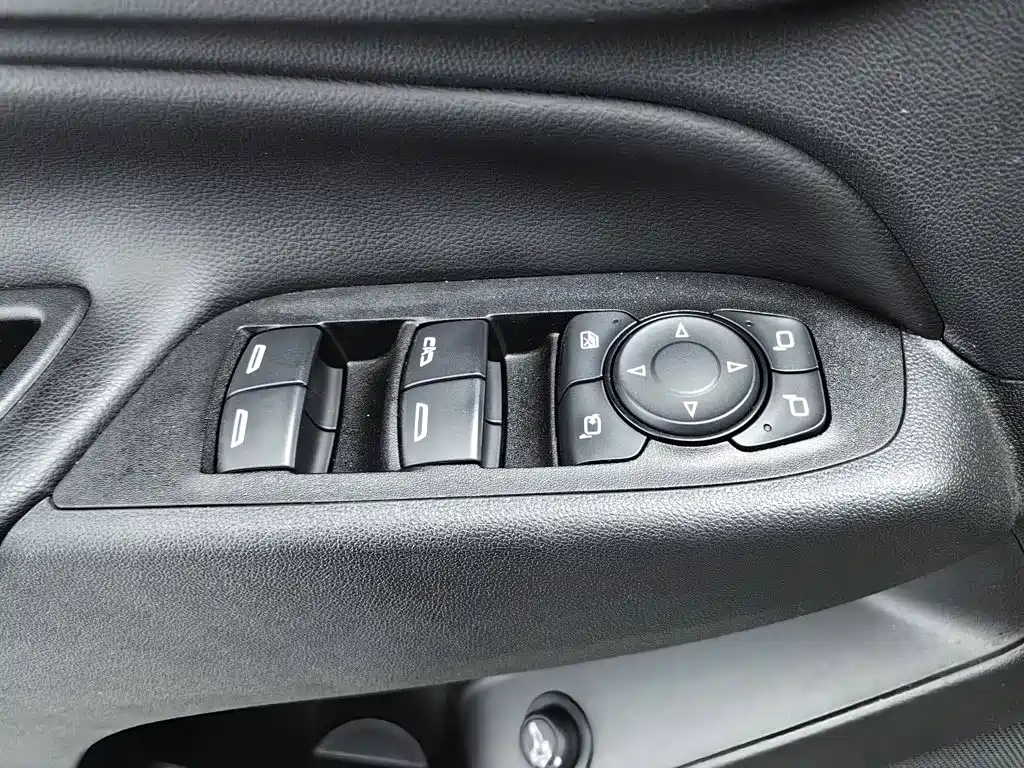 Chevrolet Equinox — миниатюра 9