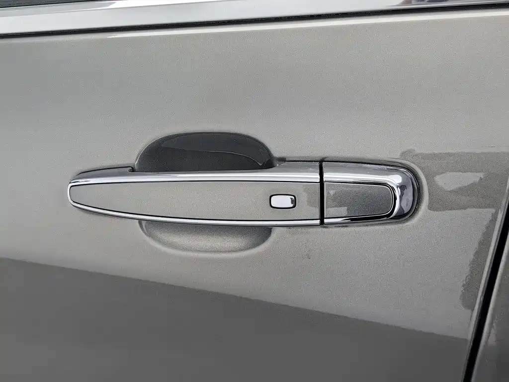 Chevrolet Equinox — миниатюра 18