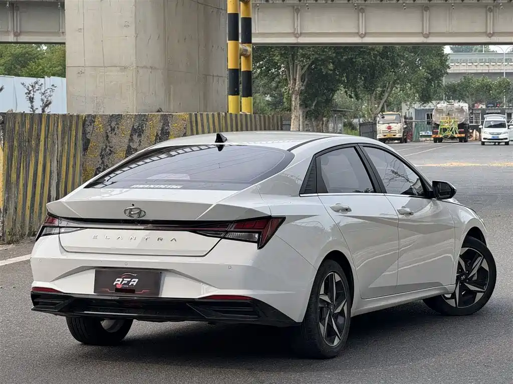 Hyundai Elantra 2022 1.5L CVT LUX Luxury