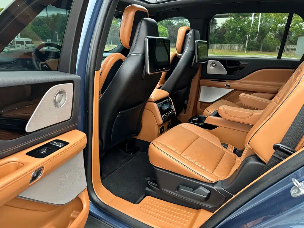 Lincoln Aviator — миниатюра 18