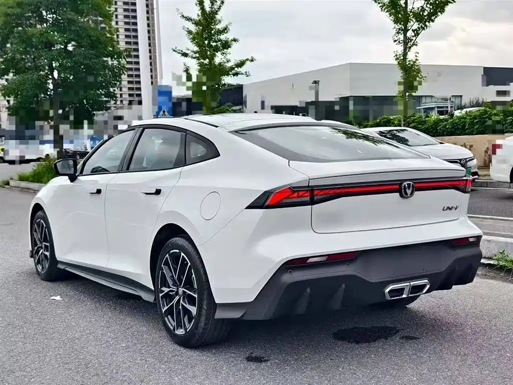 CHANGAN  UNI V SMART IDD