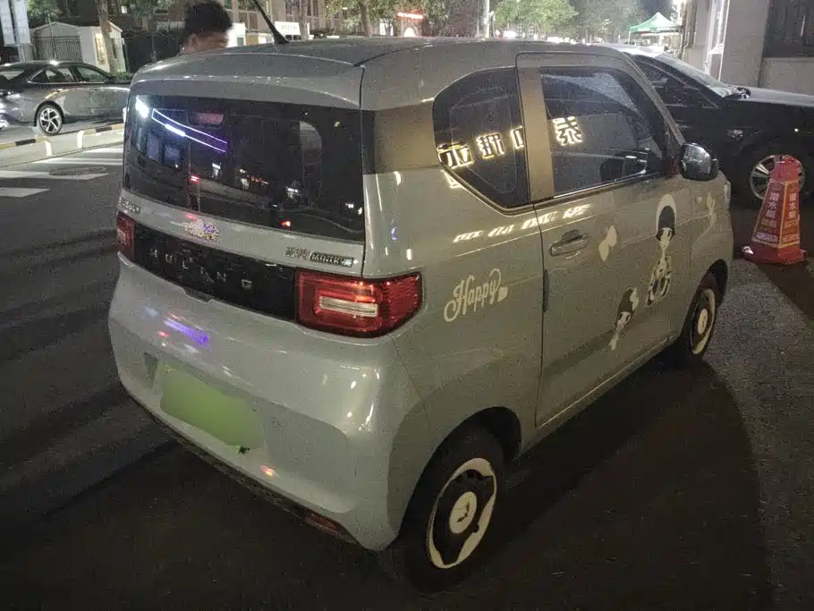 Wuling MINIEV — миниатюра 3