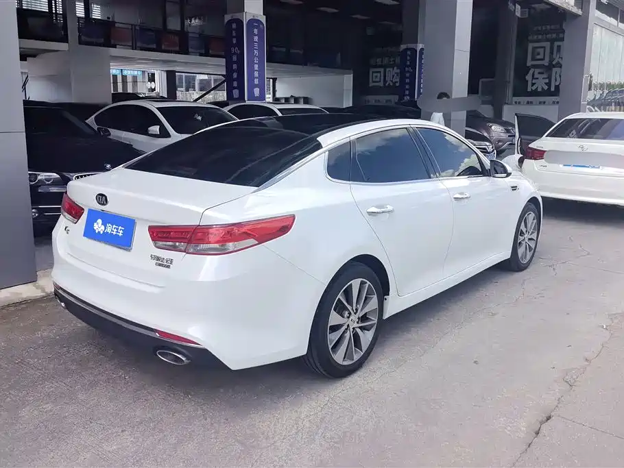 Kia K5 2016 2.0L AT LUX