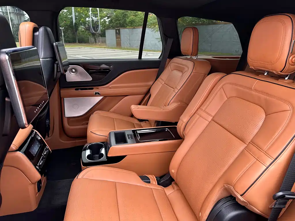 Lincoln Aviator — миниатюра 20