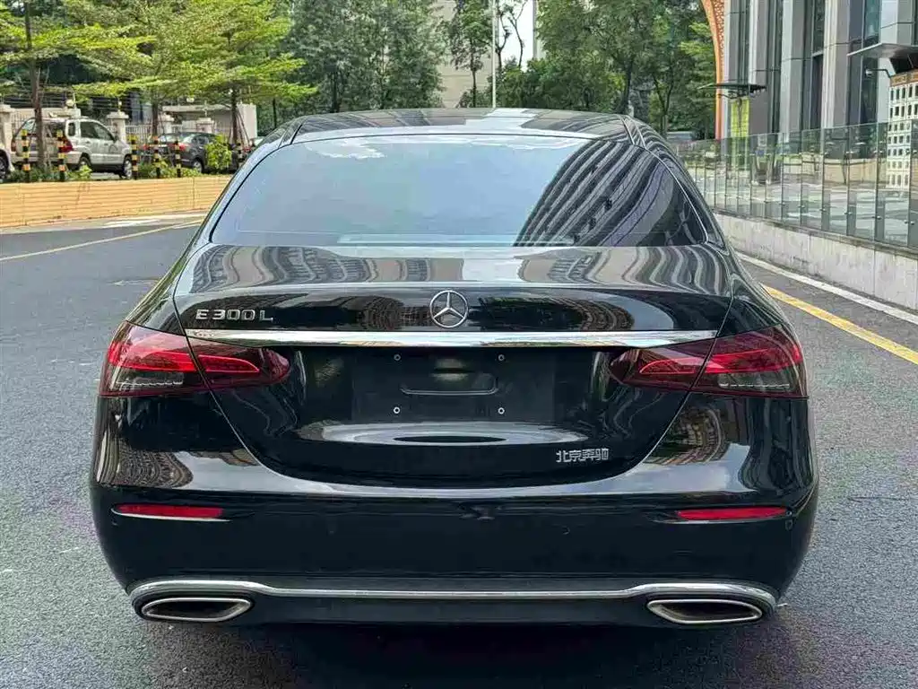 Mercedes-Benz E-Class — миниатюра 5