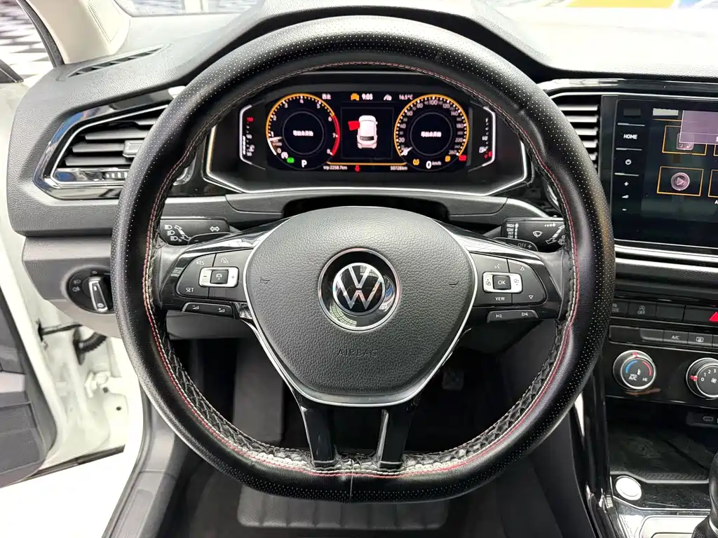 Volkswagen T-Roc — миниатюра 6
