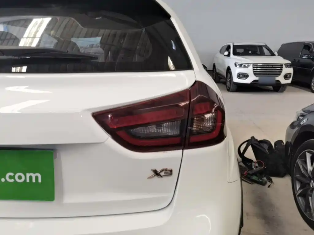 Geely Vision X3 — миниатюра 8