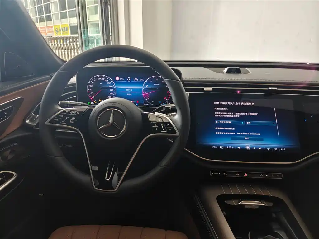 Mercedes-Benz E-Class — миниатюра 17