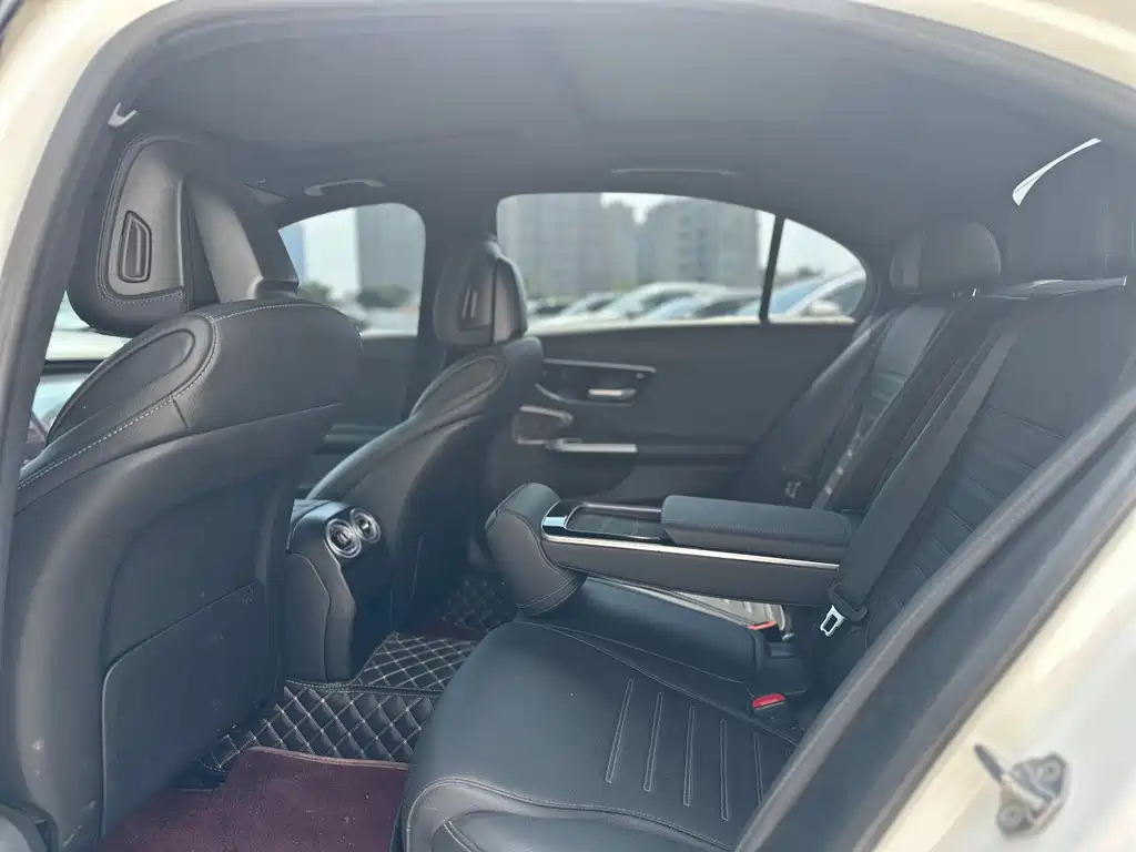 Mercedes-Benz C-Class — миниатюра 8